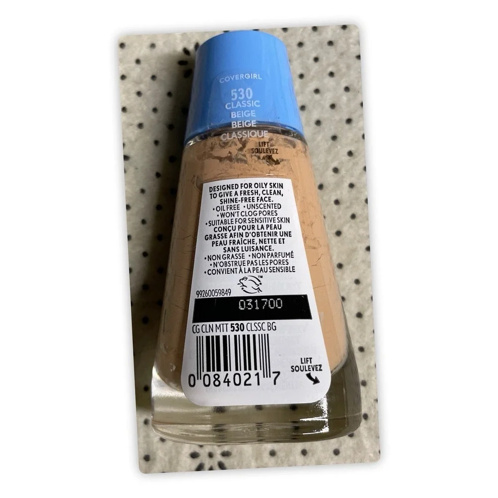 Covergirl Clean Matte Liquid Foundation, 530 Classic Beige‎